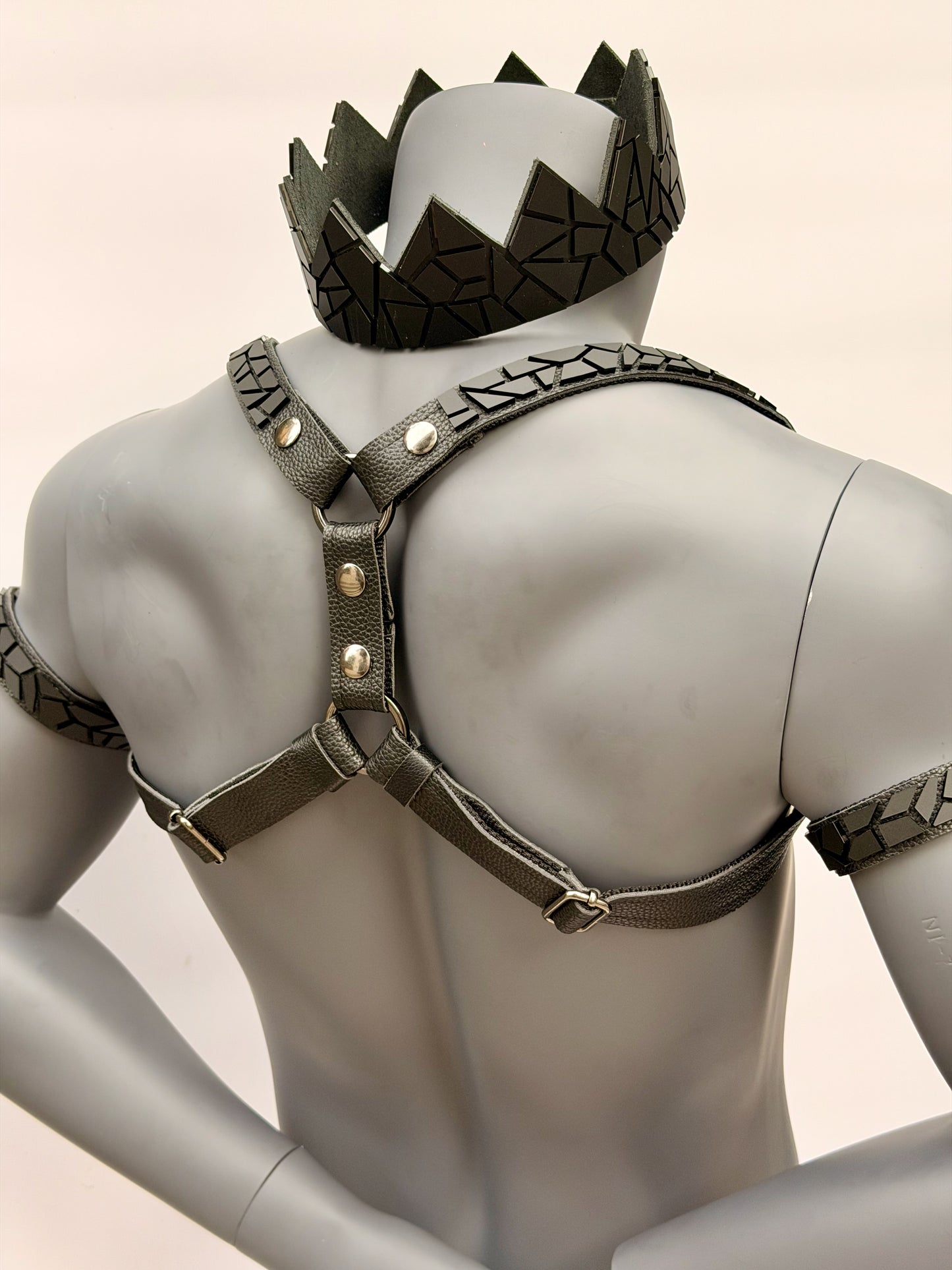 Harness Set - Matte Black Tile on Black Leather