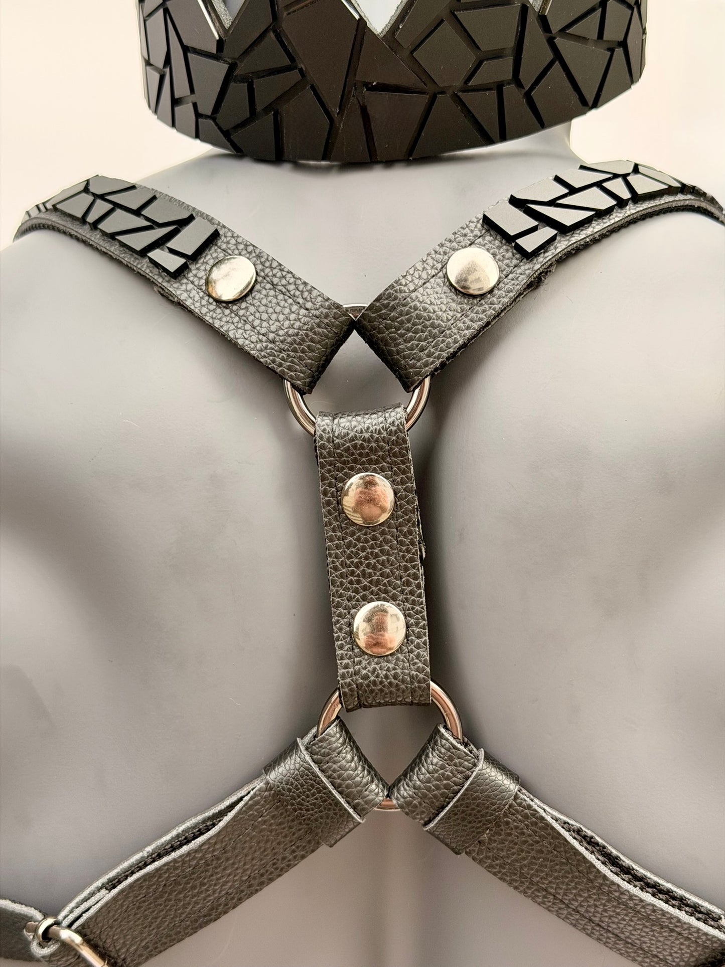 Harness Set - Matte Black Tile on Black Leather